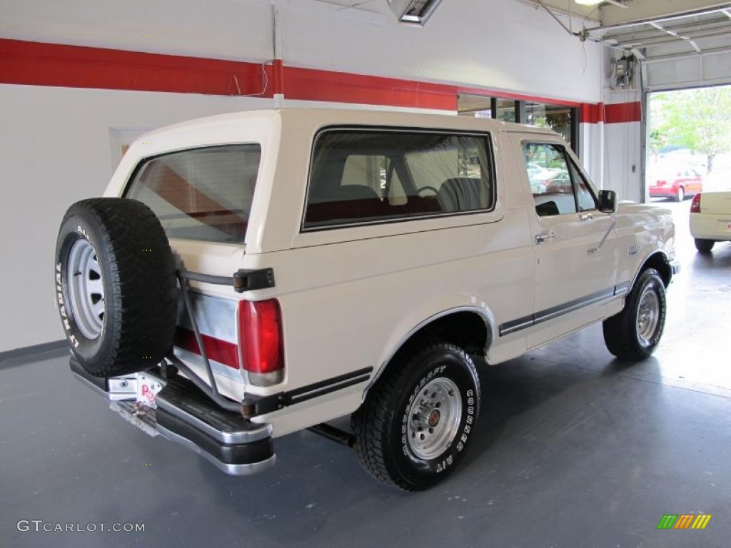 Colonial White 1990 Ford Bronco XLT 4x4 Exterior Photo #52740324