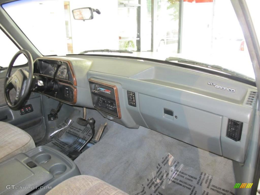 1990 Ford Bronco XLT 4x4 Dark Charcoal Dashboard Photo #52740380