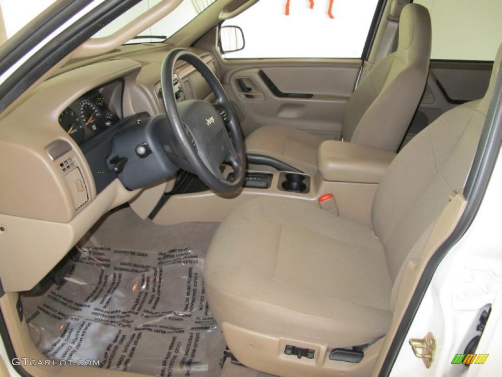 2004 Grand Cherokee Laredo - Stone White / Sandstone photo #13