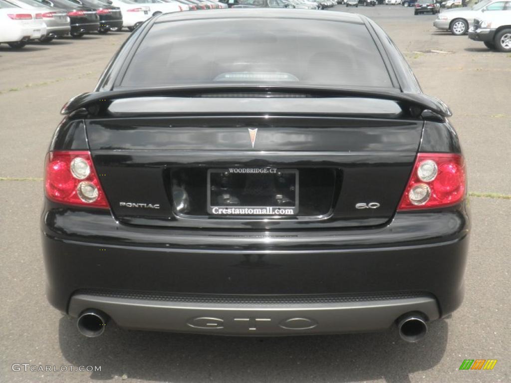 2005 GTO Coupe - Phantom Black Metallic / Red photo #5