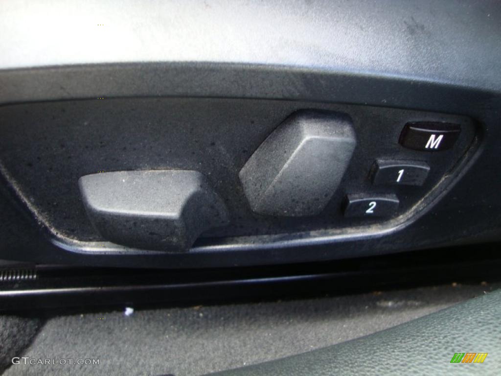 2006 3 Series 330xi Sedan - Jet Black / Black photo #30