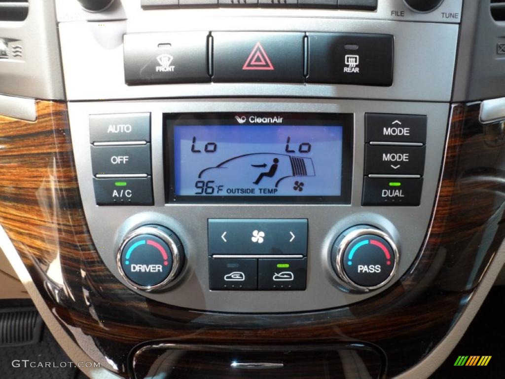 2011 Hyundai Santa Fe Limited Controls Photo #52745956