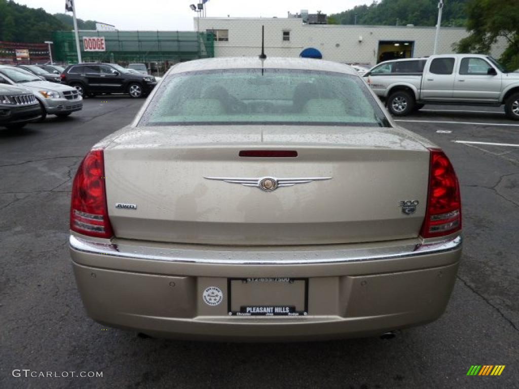 2008 300 C HEMI AWD - Light Sandstone Metallic / Dark Khaki/Light Graystone photo #4