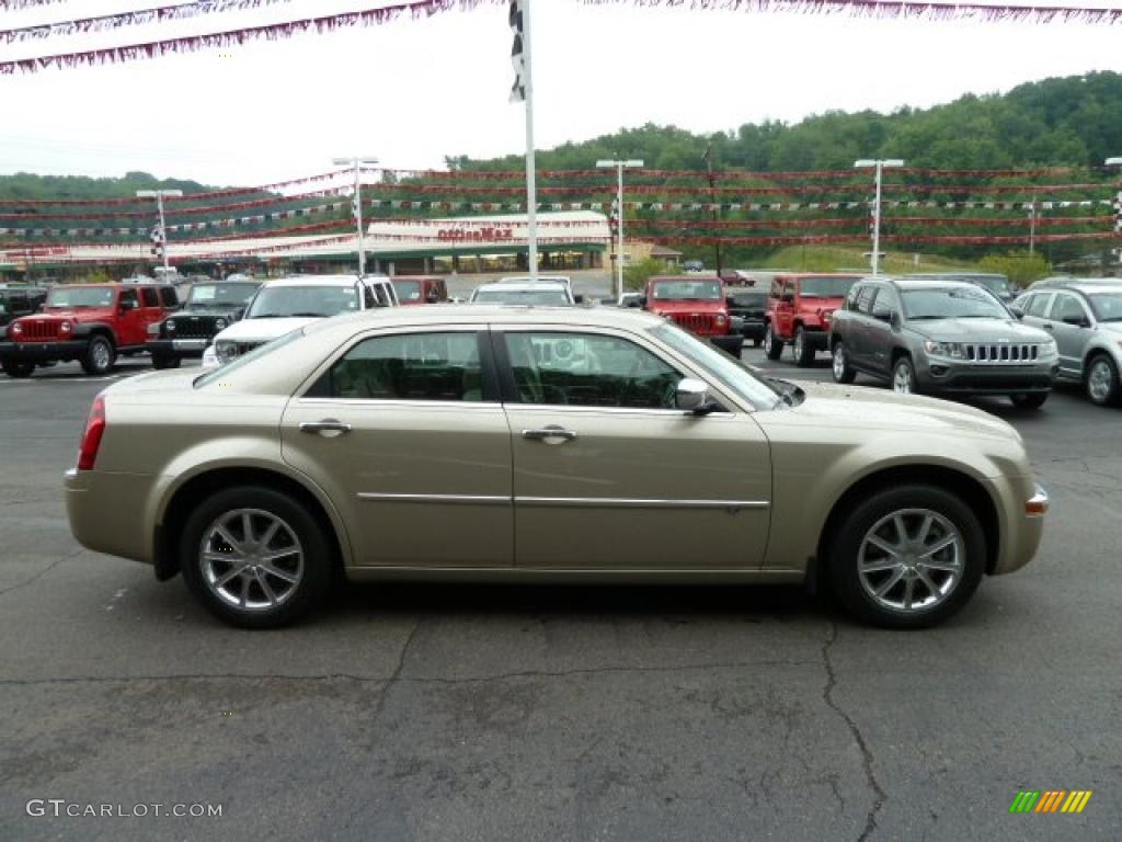 Light Sandstone Metallic 2008 Chrysler 300 C HEMI AWD Exterior Photo #52747124