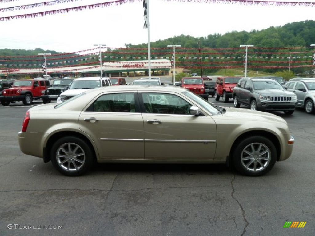 2008 300 C HEMI AWD - Light Sandstone Metallic / Dark Khaki/Light Graystone photo #6