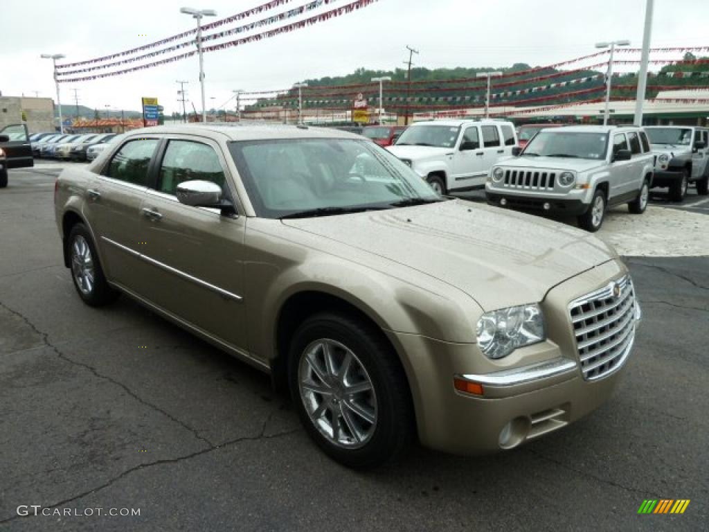 Light Sandstone Metallic 2008 Chrysler 300 C HEMI AWD Exterior Photo #52747136