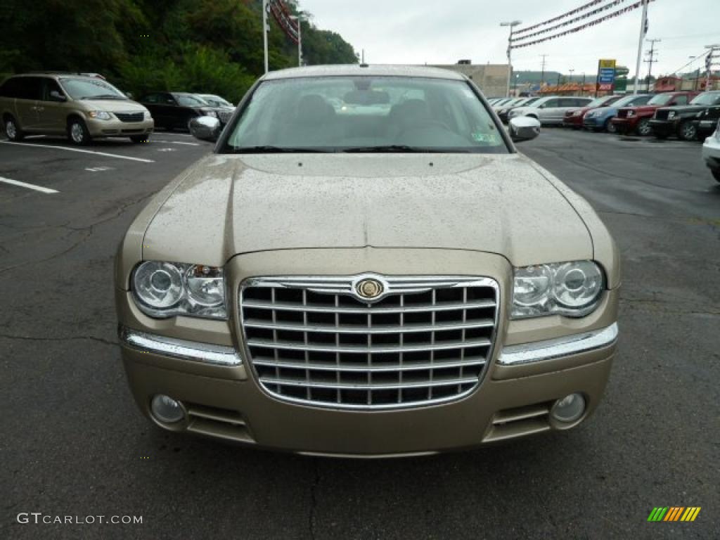 Light Sandstone Metallic 2008 Chrysler 300 C HEMI AWD Exterior Photo #52747148