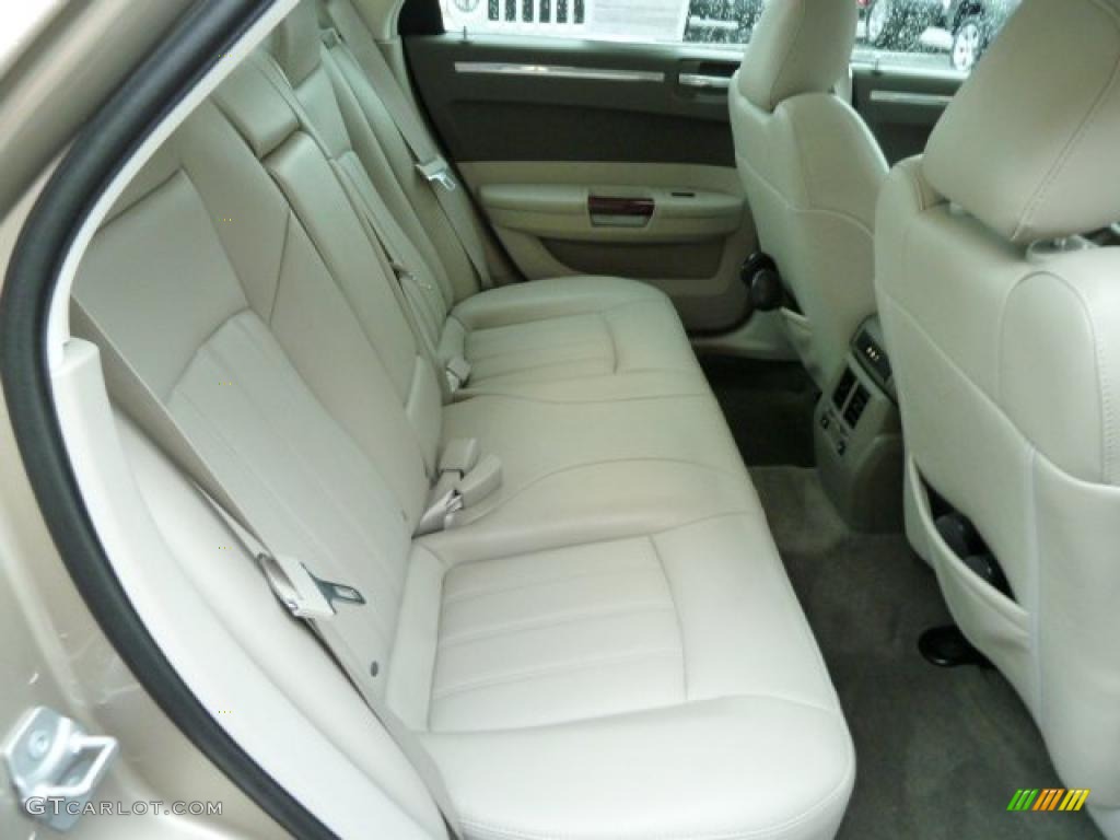 Dark Khaki/Light Graystone Interior 2008 Chrysler 300 C HEMI AWD Photo #52747252