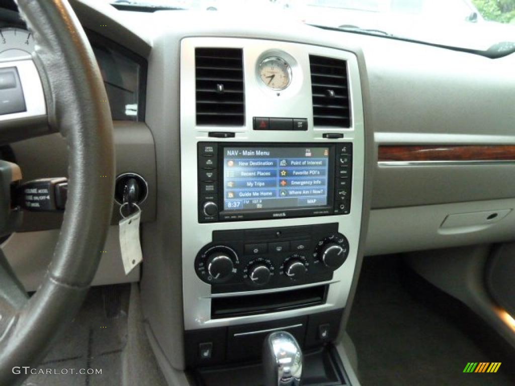 2008 Chrysler 300 C HEMI AWD Controls Photo #52747336