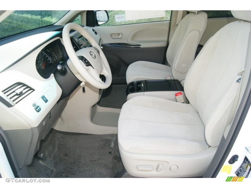 2011 Sienna LE - Super White / Light Gray photo #4