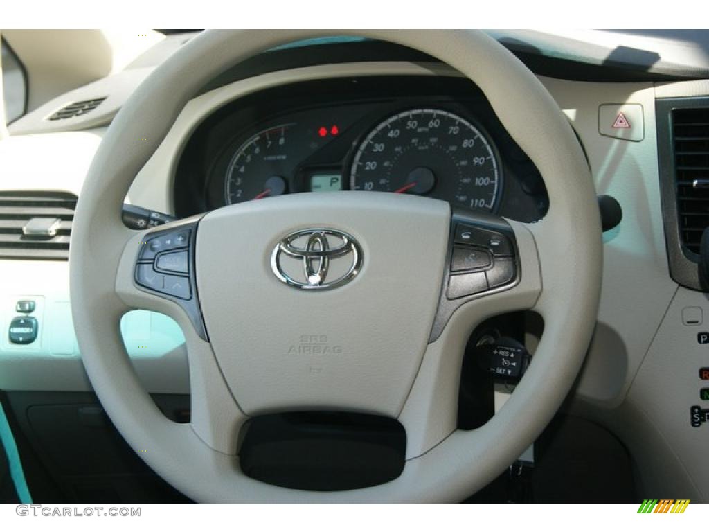 2011 Sienna LE - Super White / Light Gray photo #12