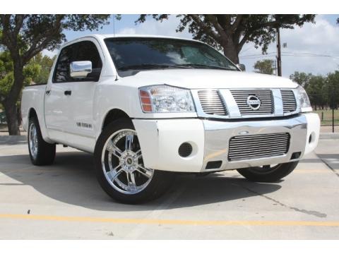 2005 Nissan Titan SE Crew Cab Data, Info and Specs