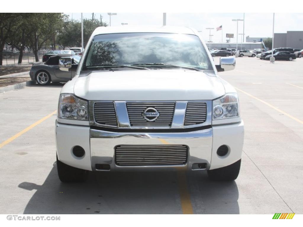 2005 Titan SE Crew Cab - White / Graphite/Titanium photo #15