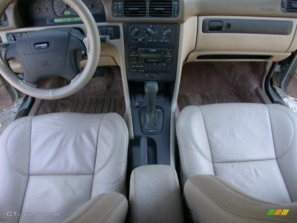 Beige Interior 2000 Volvo C70 LT Convertible Photo #52765996