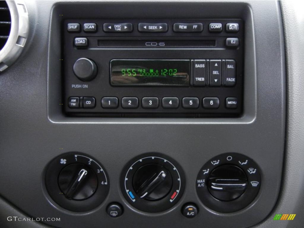 2004 Ford Expedition XLT Audio System Photo #52767688