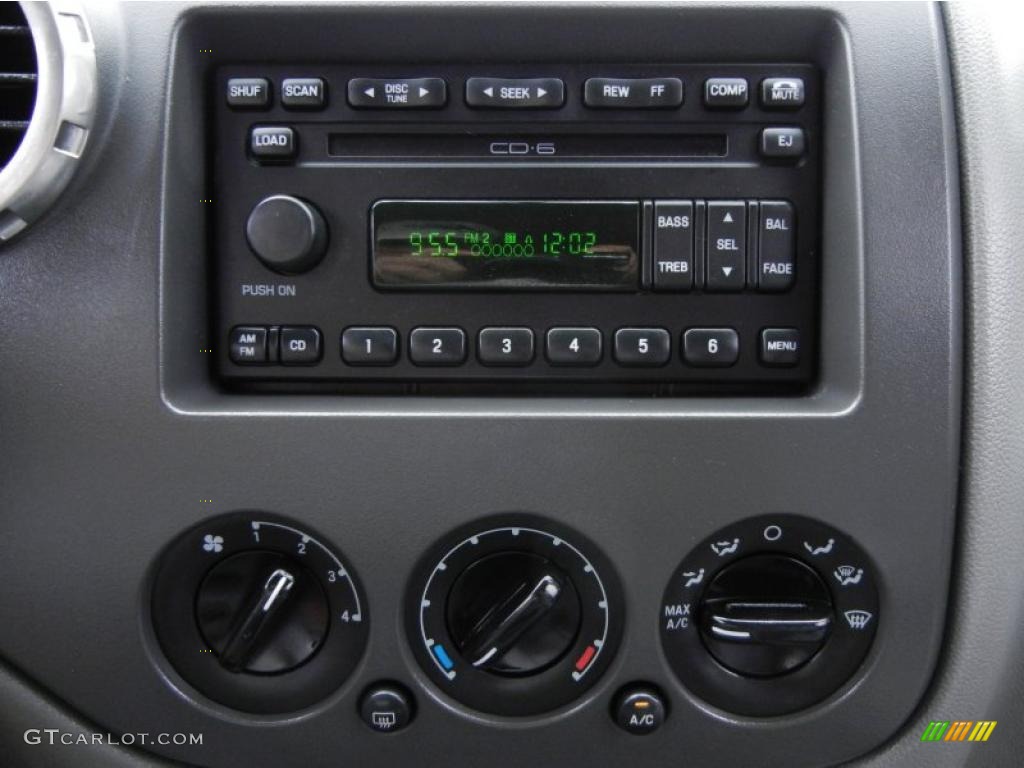 2004 Ford Expedition XLT Audio System Photo #52767688