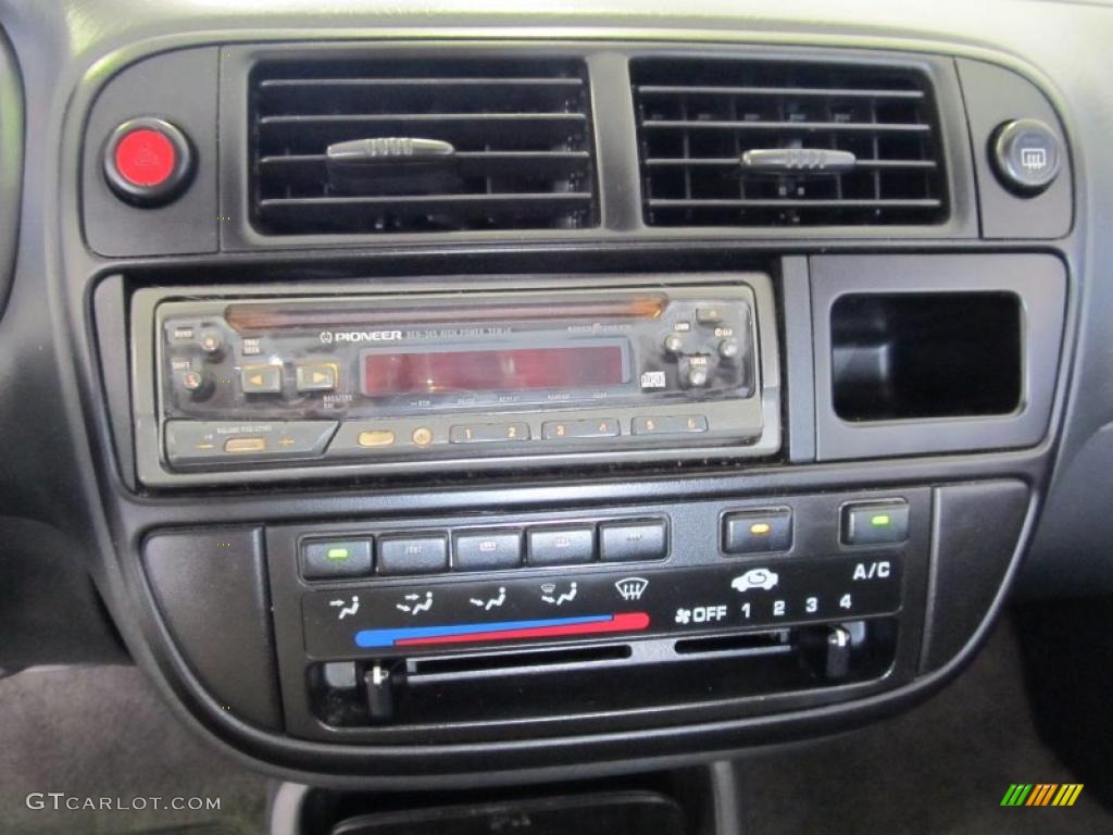 1998 Honda Civic DX Coupe Audio System Photos