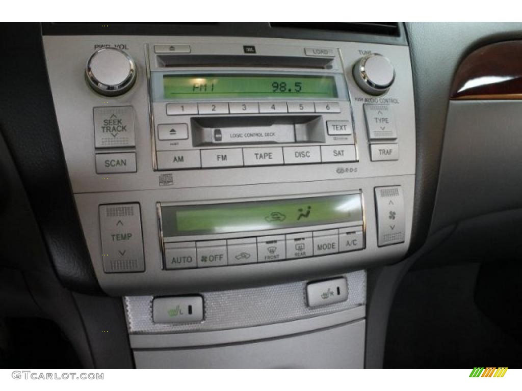 2004 Toyota Solara SLE V6 Convertible Controls Photos