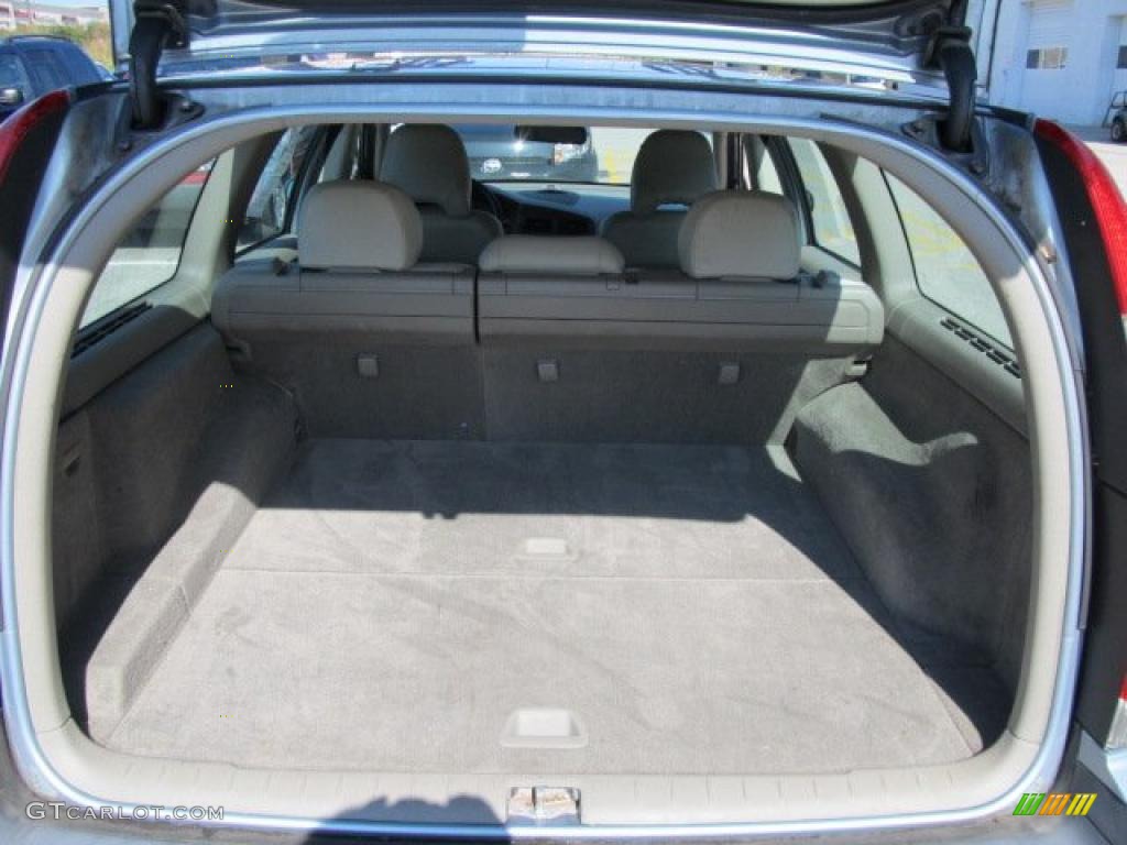 2001 Volvo V70 T5 Trunk Photo #52777568