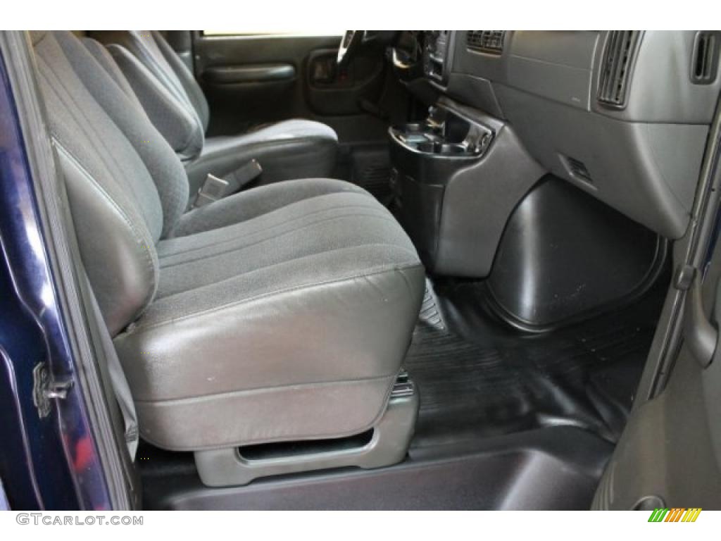 2002 Express 1500 Commercial Van - Indigo Blue Metallic / Dark Pewter photo #11