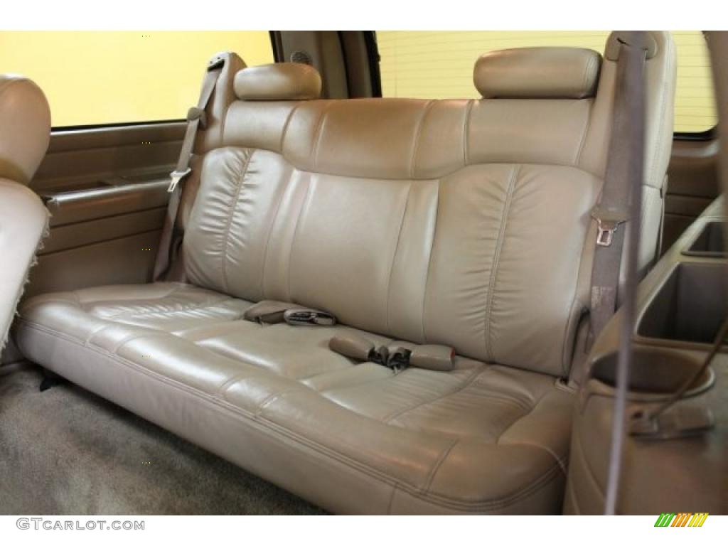 Tan Interior 2002 Chevrolet Suburban 1500 LT 4x4 Photo #52780620