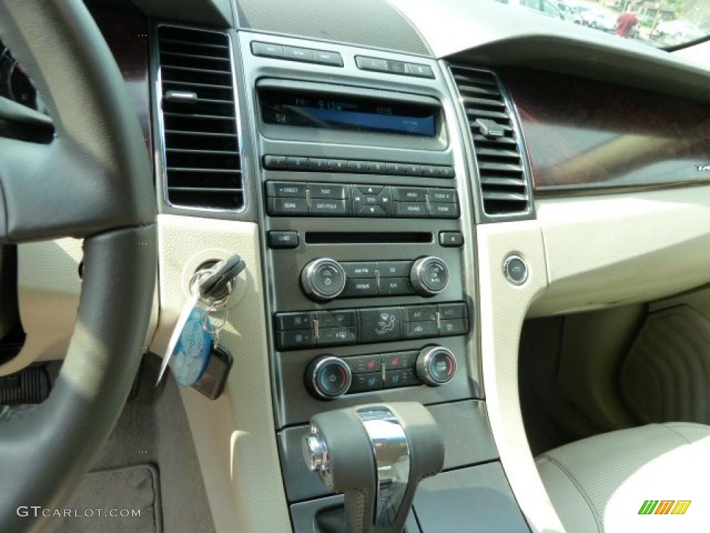 2010 Ford Taurus Limited AWD Controls Photo #52780696