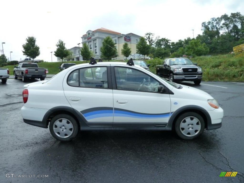 2001 ECHO Sedan - Super White / Shadow Gray photo #2
