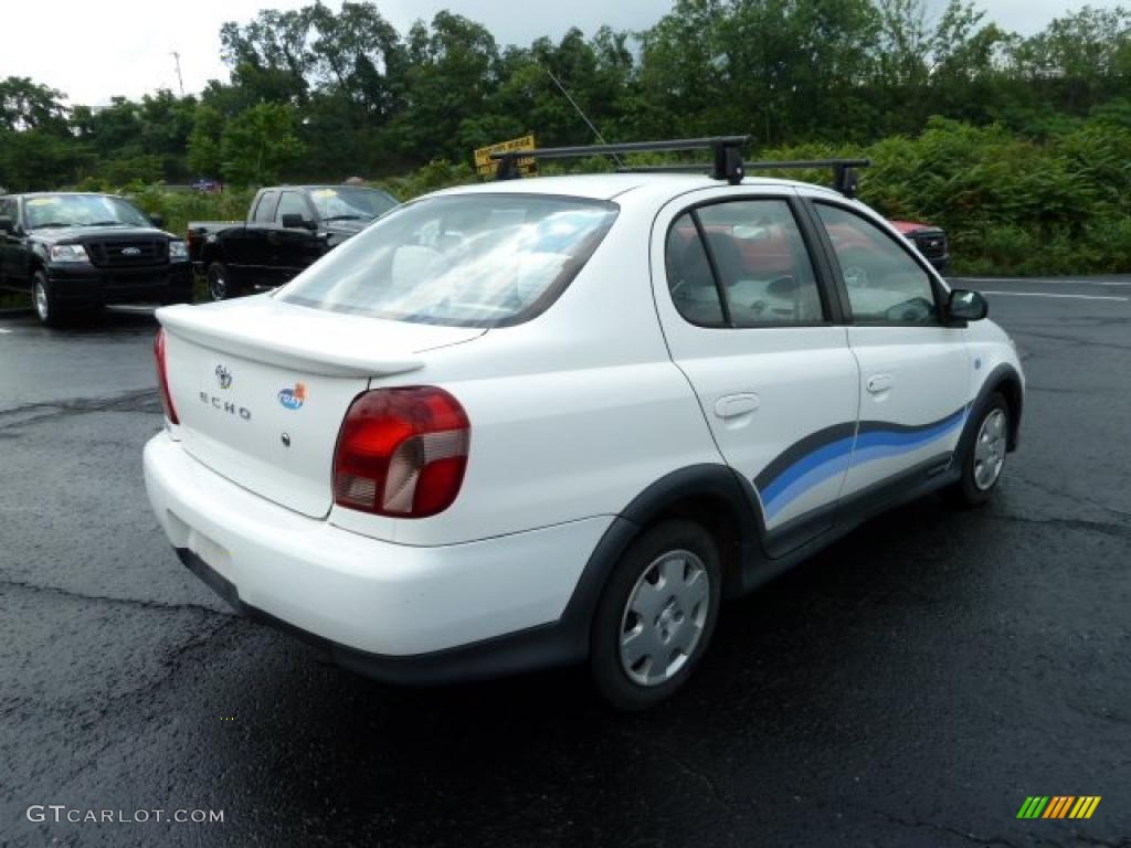 2001 ECHO Sedan - Super White / Shadow Gray photo #3