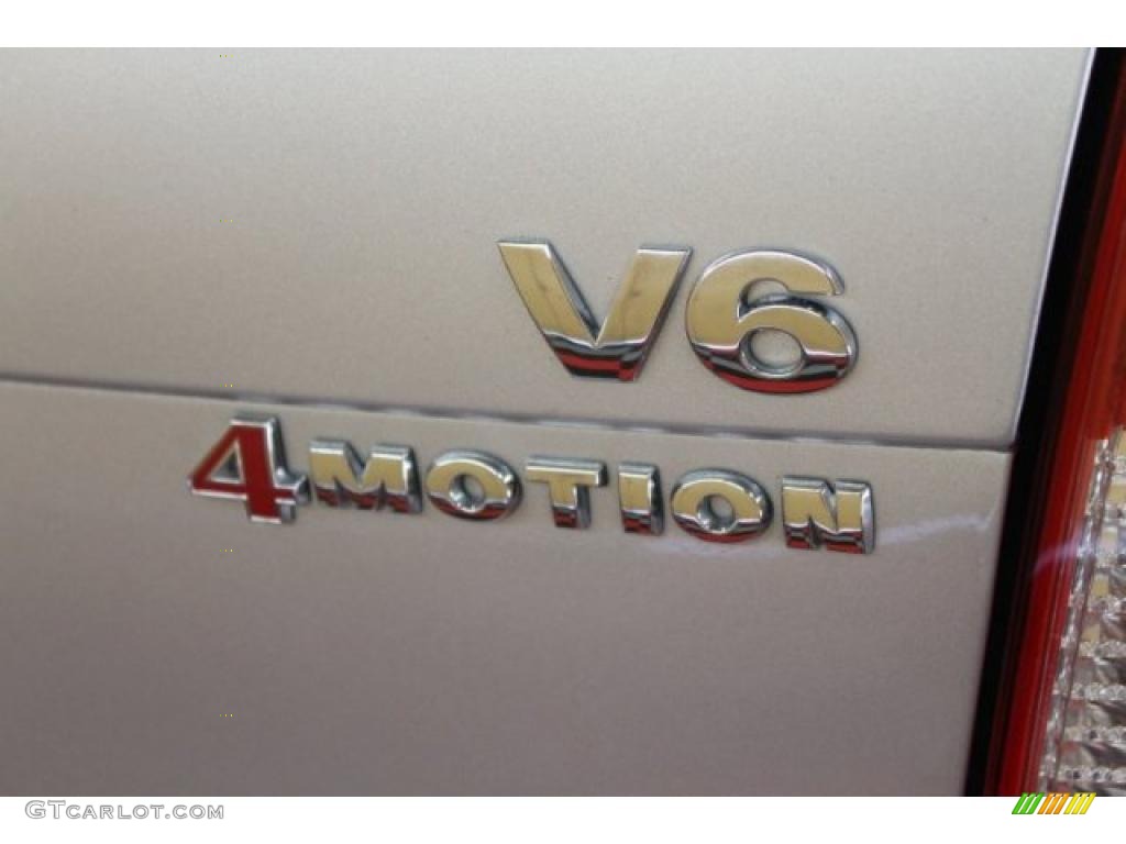 2003 Volkswagen Passat GLX 4Motion Sedan Marks and Logos Photos