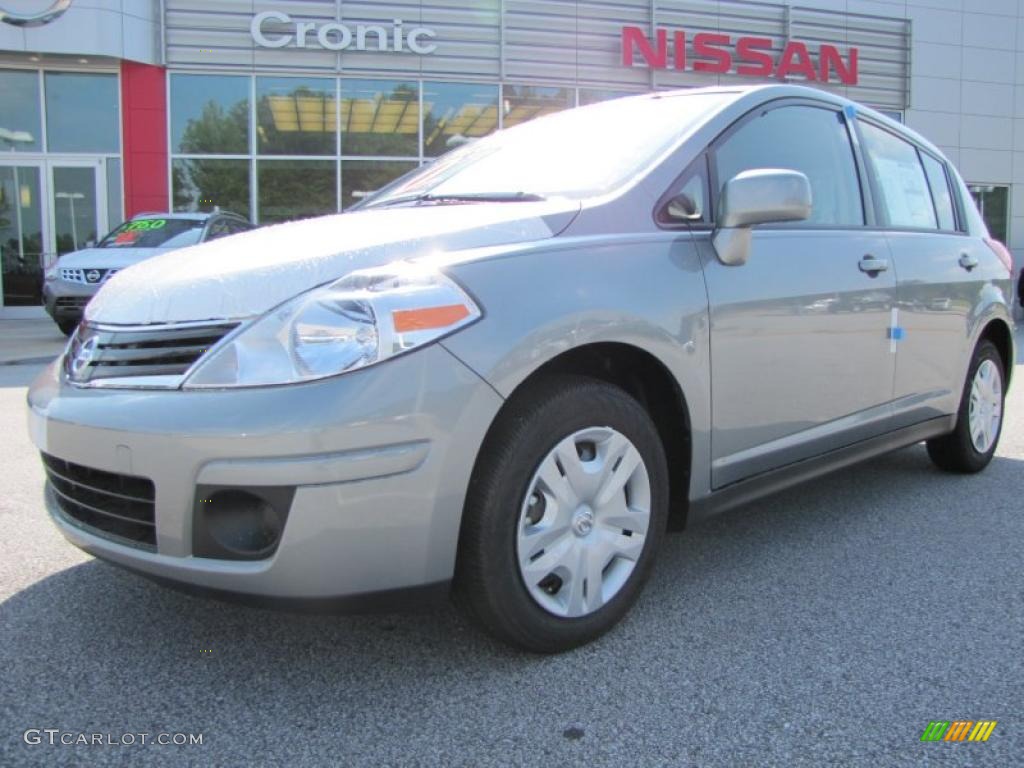 Magnetic Gray Metallic Nissan Versa