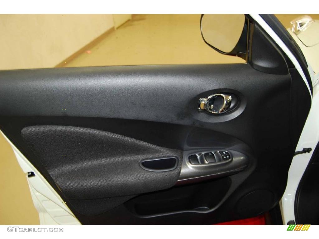 2011 Nissan Juke SV Gray/Silver Trim Door Panel Photo #52786880