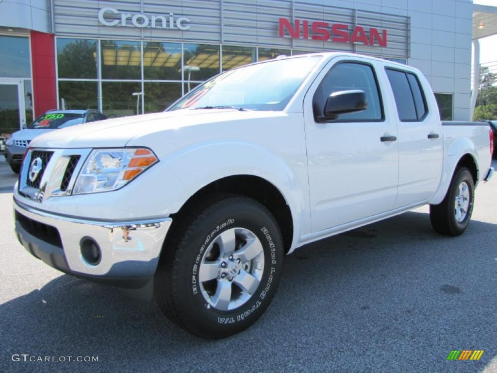 Avalanche White Nissan Frontier