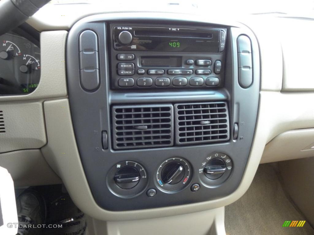 2002 Ford Explorer XLT Audio System Photos