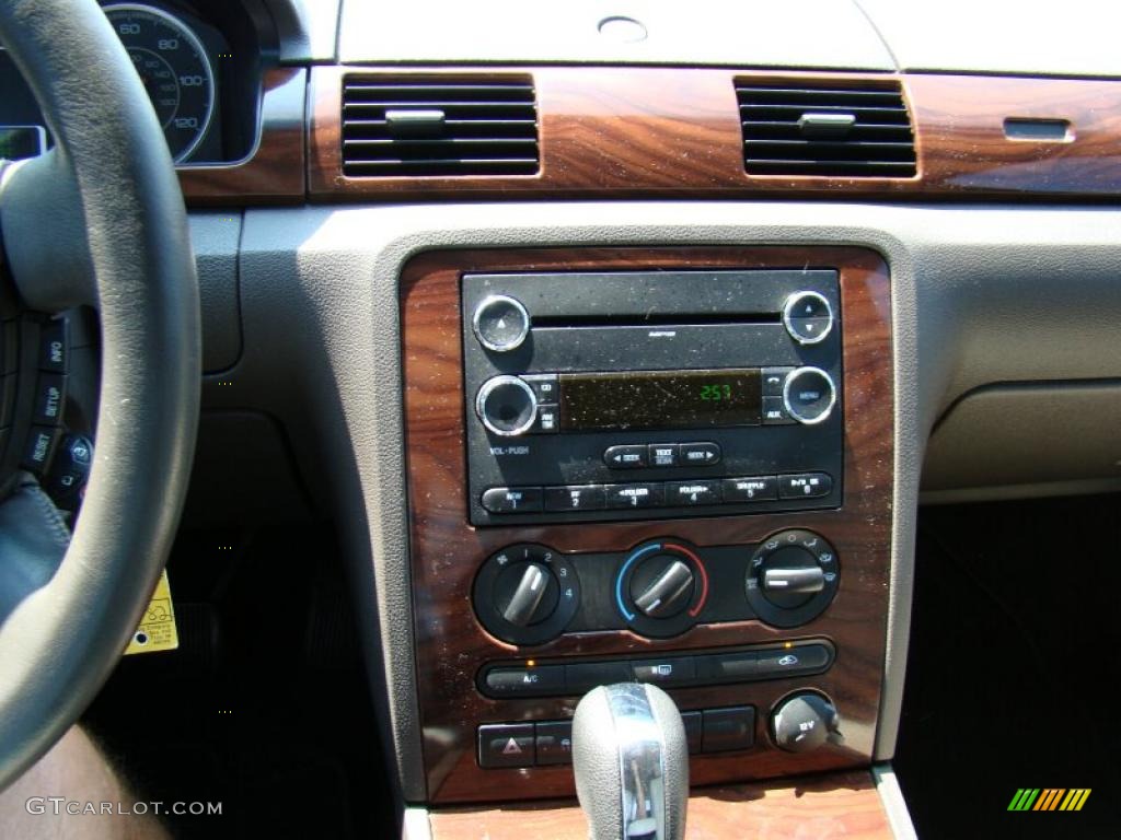2009 Ford Taurus SE Audio System Photos