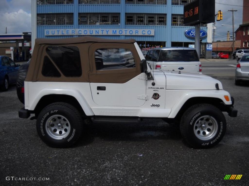 2000 Wrangler Sahara 4x4 - Stone White / Camel/Dark Green photo #1