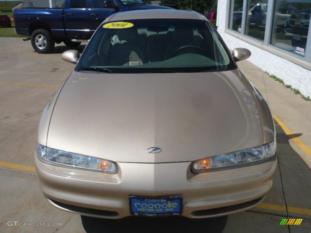 2001 Intrigue GL - Sandstone / Neutral photo #2