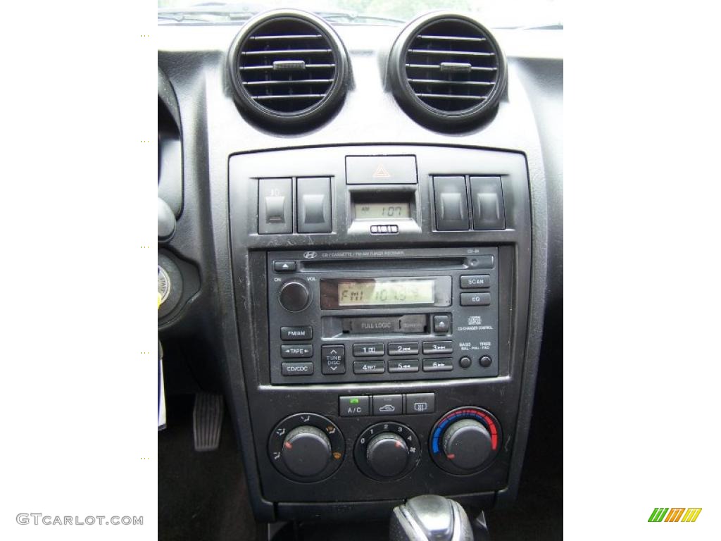 2003 Hyundai Tiburon Standard Tiburon Model Controls Photo #52798124