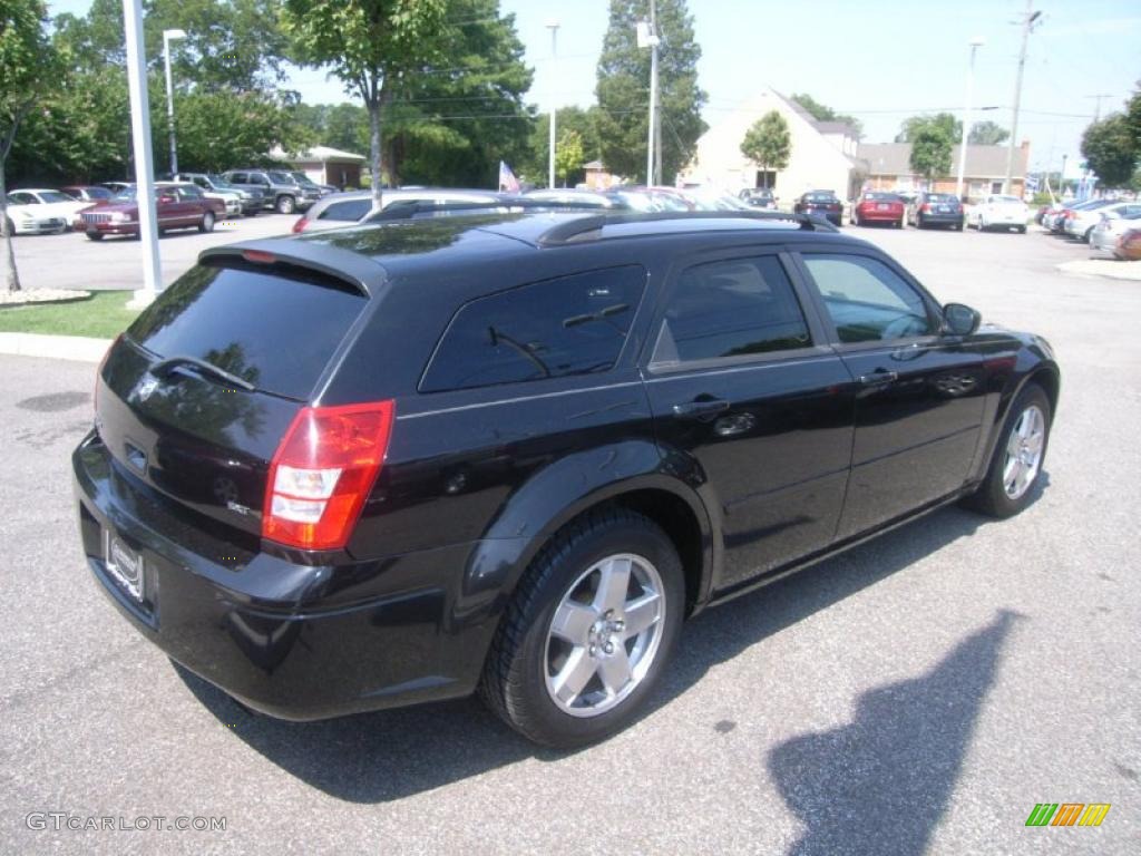 Brilliant Black Crystal Pearl 2005 Dodge Magnum SXT AWD Exterior Photo #52801556