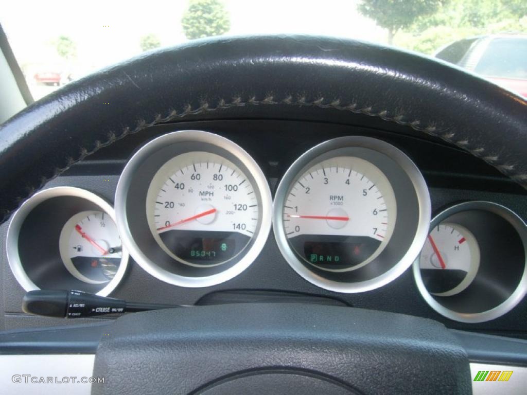 2005 Dodge Magnum SXT AWD Gauges Photo #52801676