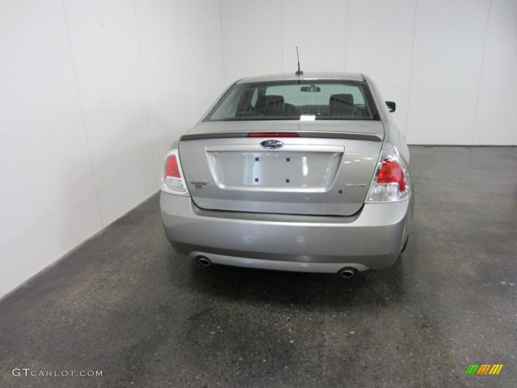 2008 Fusion SE V6 - Vapor Silver Metallic / Charcoal Black/Red photo #12
