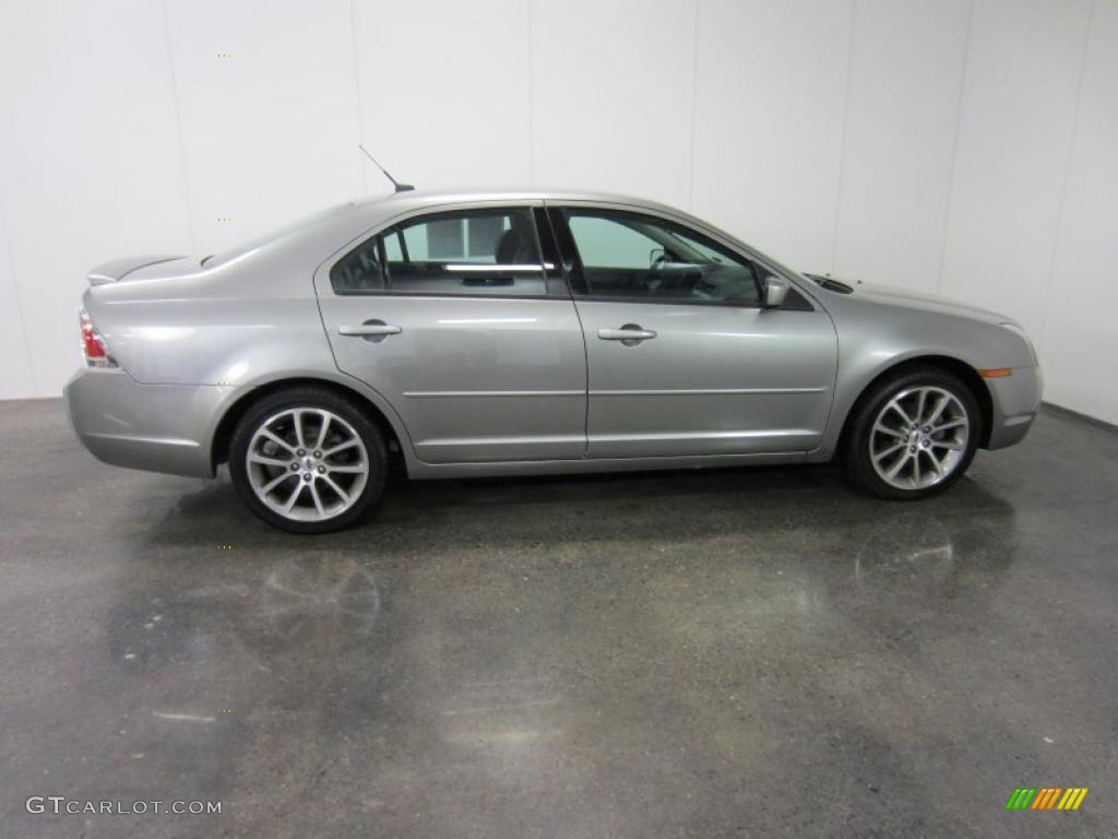 2008 Fusion SE V6 - Vapor Silver Metallic / Charcoal Black/Red photo #13