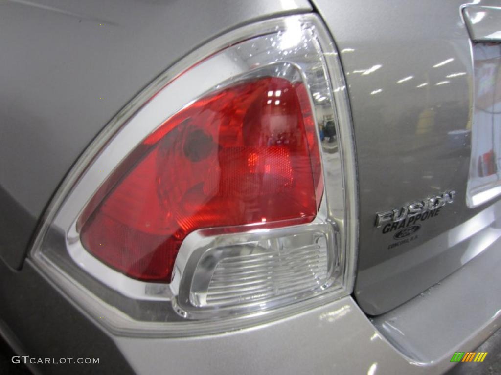 2008 Fusion SE V6 - Vapor Silver Metallic / Charcoal Black/Red photo #15