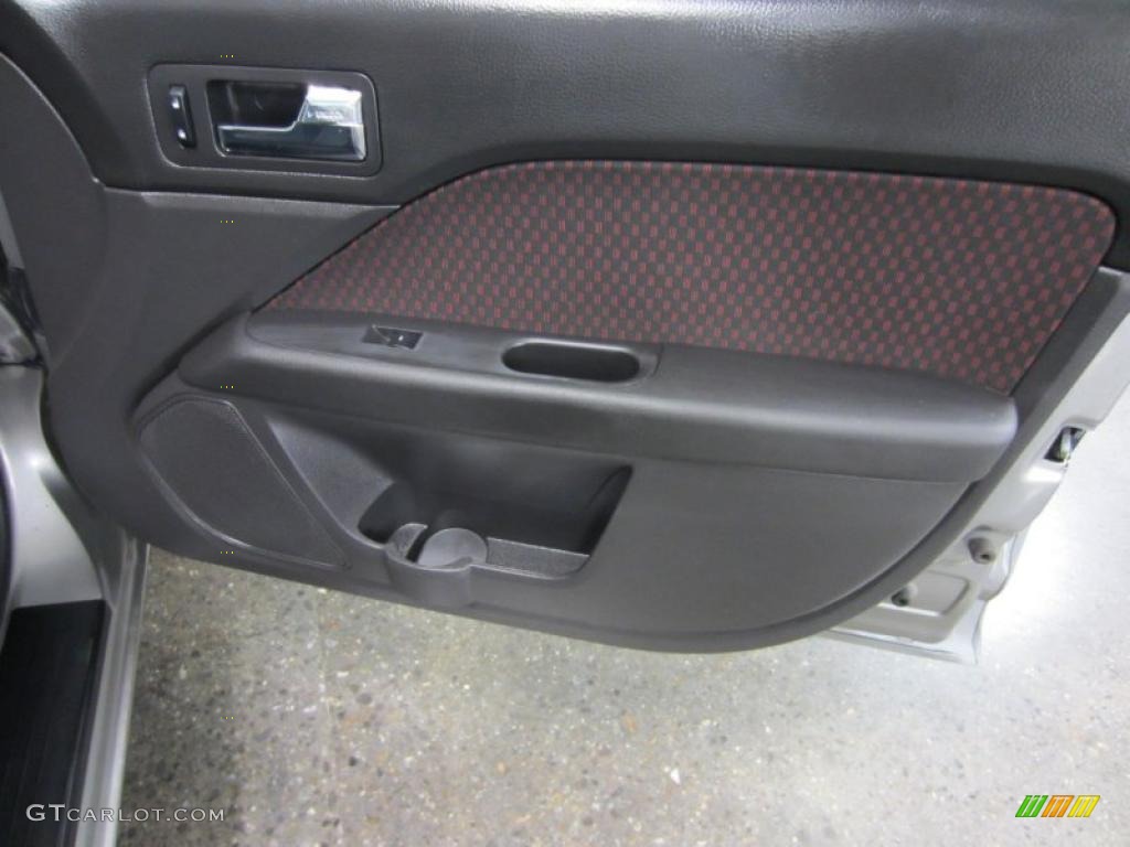 2008 Fusion SE V6 - Vapor Silver Metallic / Charcoal Black/Red photo #23