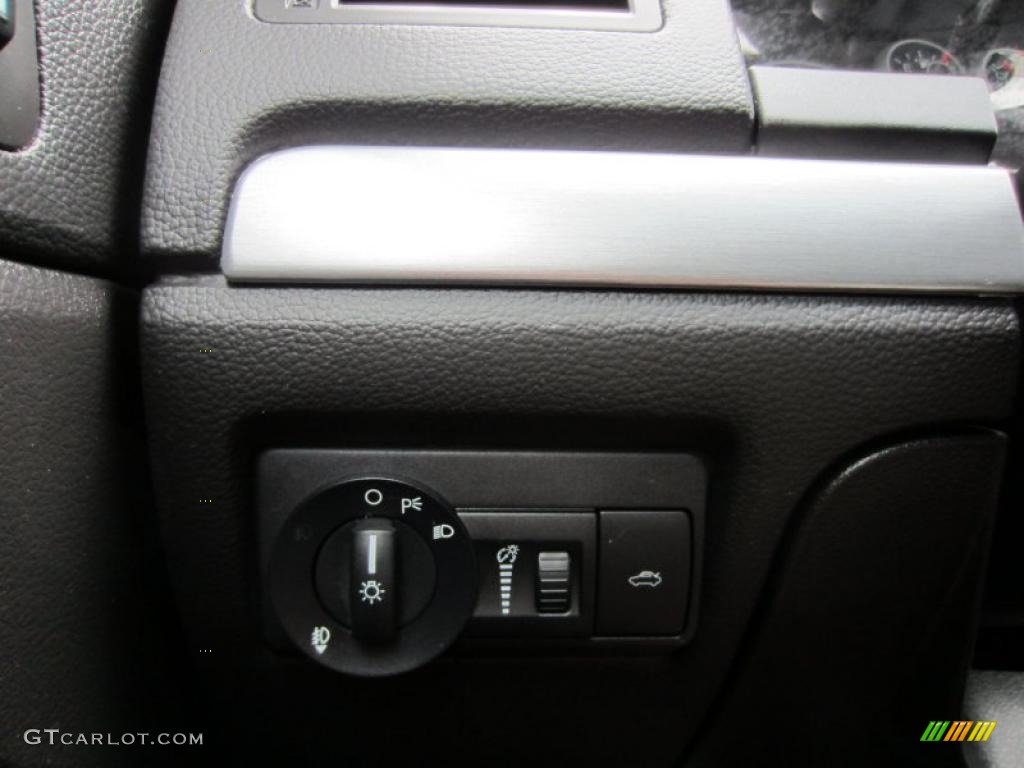 2008 Fusion SE V6 - Vapor Silver Metallic / Charcoal Black/Red photo #27
