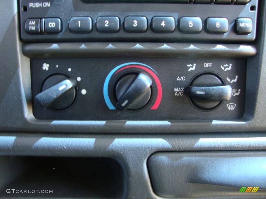 2002 Ford F350 Super Duty Lariat Crew Cab 4x4 Dually Controls Photo #52815585