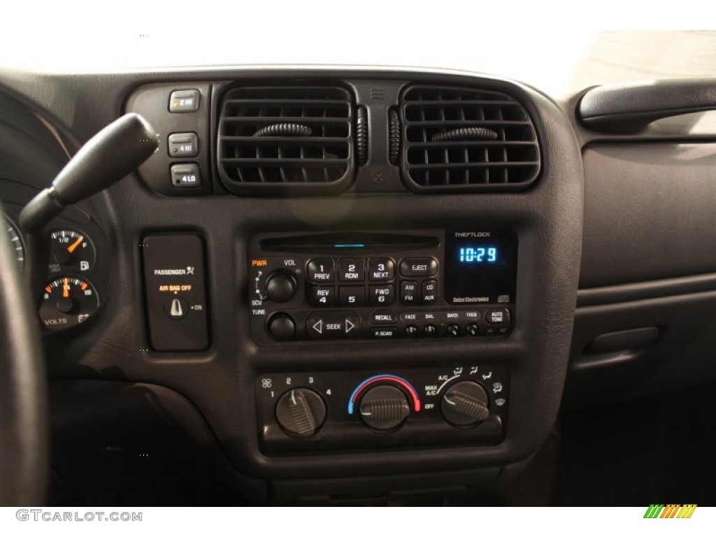 1999 Chevrolet S10 LS Extended Cab 4x4 Audio System Photo #52816306