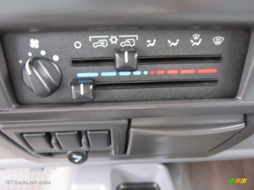 1997 Jeep Wrangler SE 4x4 Controls Photo #52825352