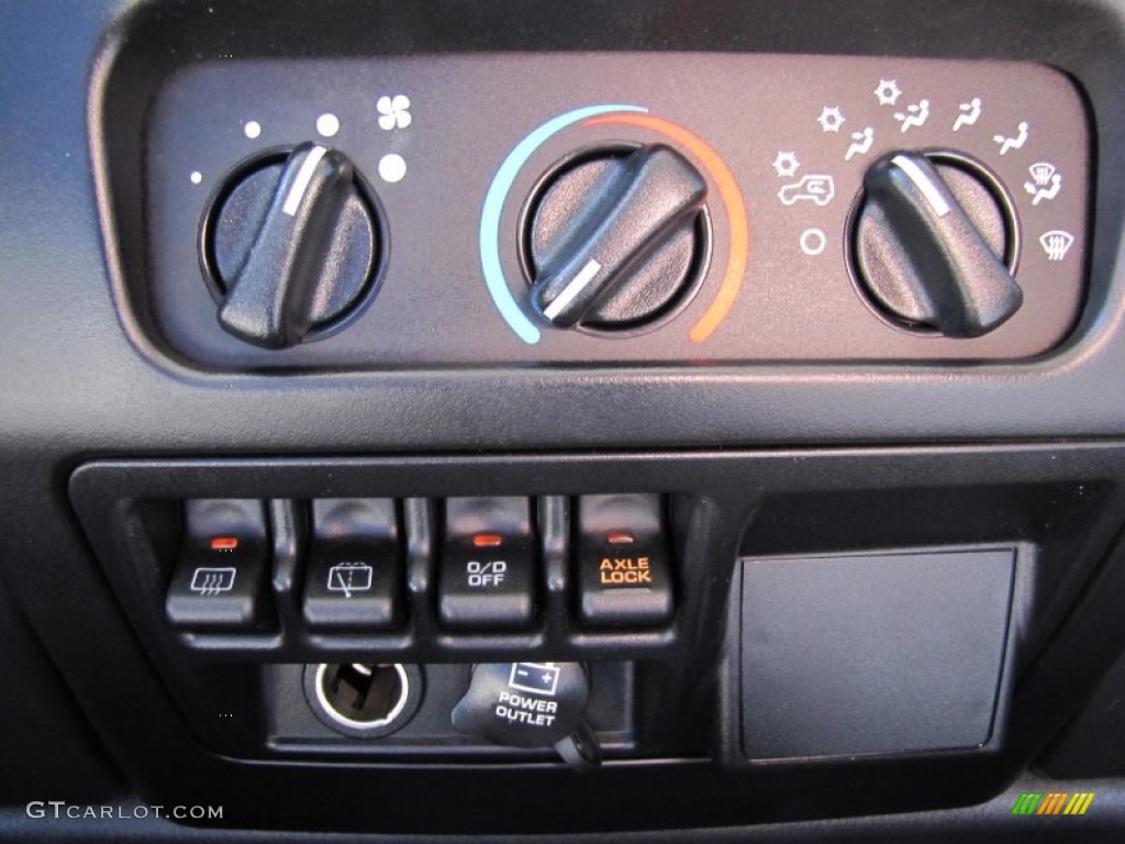 2003 Jeep Wrangler Rubicon 4x4 Controls Photos