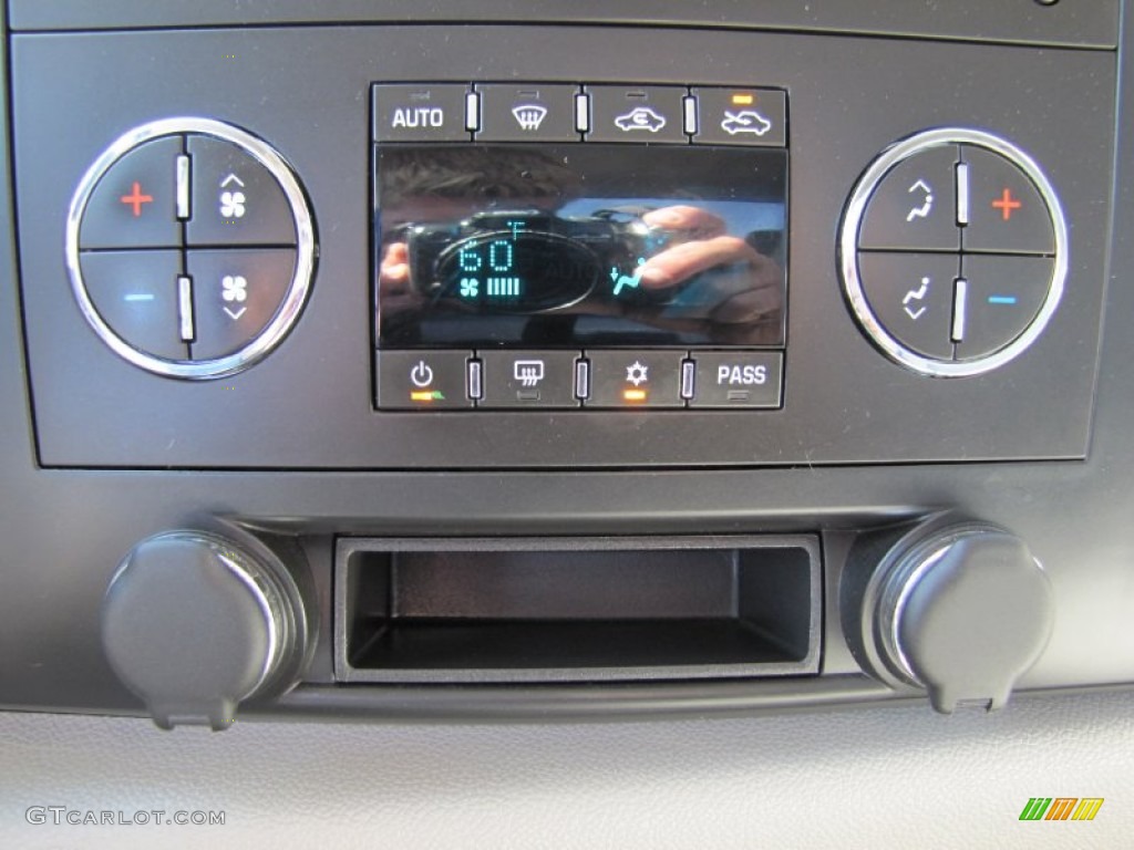 2007 Chevrolet Silverado 1500 LT Extended Cab 4x4 Controls Photo #52827572