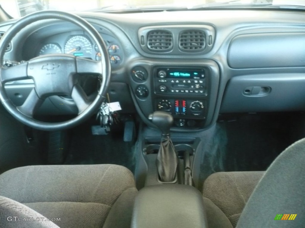 2002 TrailBlazer LT 4x4 - Summit White / Dark Pewter photo #17